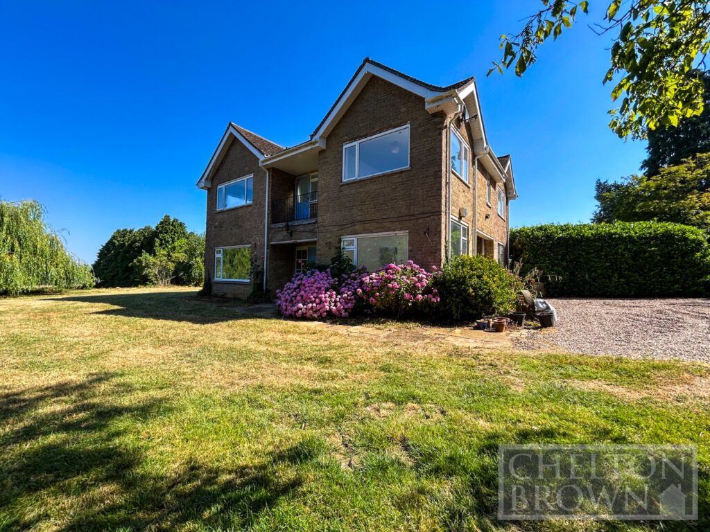 Westlands, Long Buckby Road, Daventry, NN11 2LT