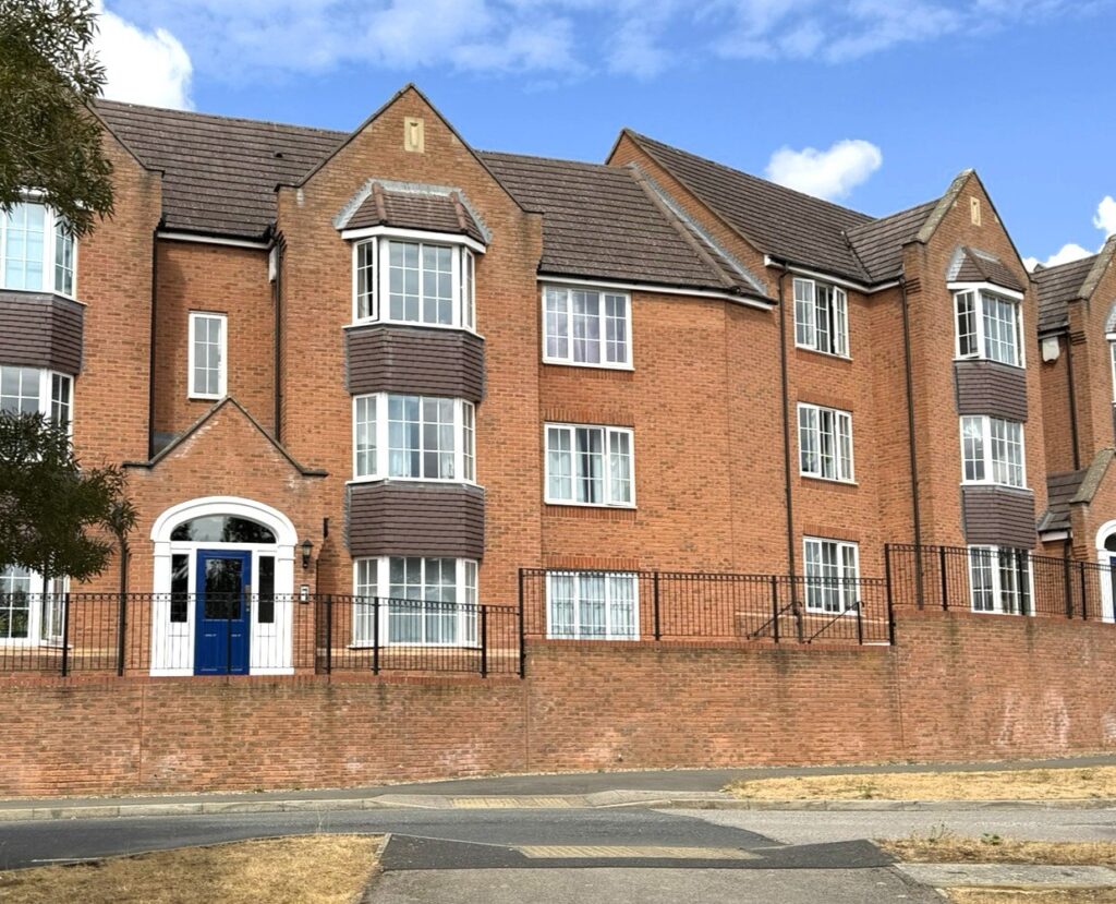 Farnborough Drive, Daventry, NN11 8AL